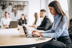 Bujny rozwój technologiczny sprawił, że dobór odpowiednio dopasowanego laptopa biznesowego może okazać się dużym wyzwaniem