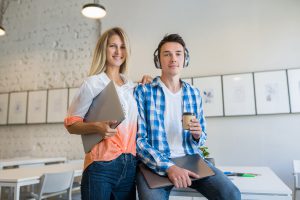 Laptopy Asus dla biznesu często konkurują z profesjonalnymi laptopami biznesowymi innych producentów